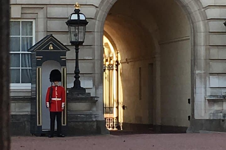 Private Walking Tour of Royal London with Changing of the Guard