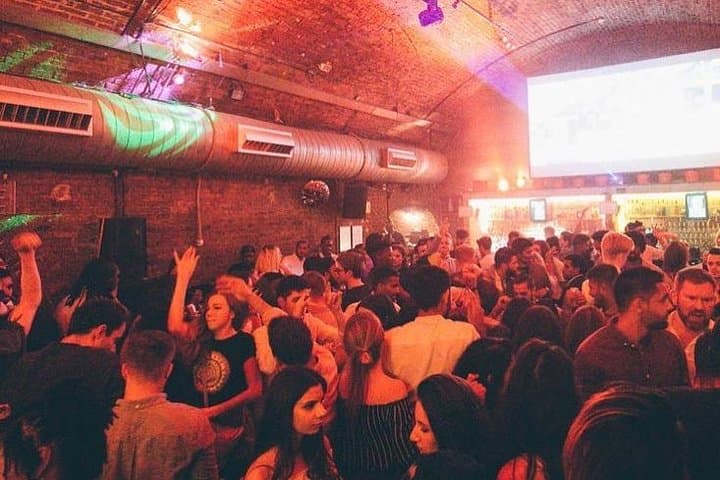 Private Amazing Nightlife in London East Tour