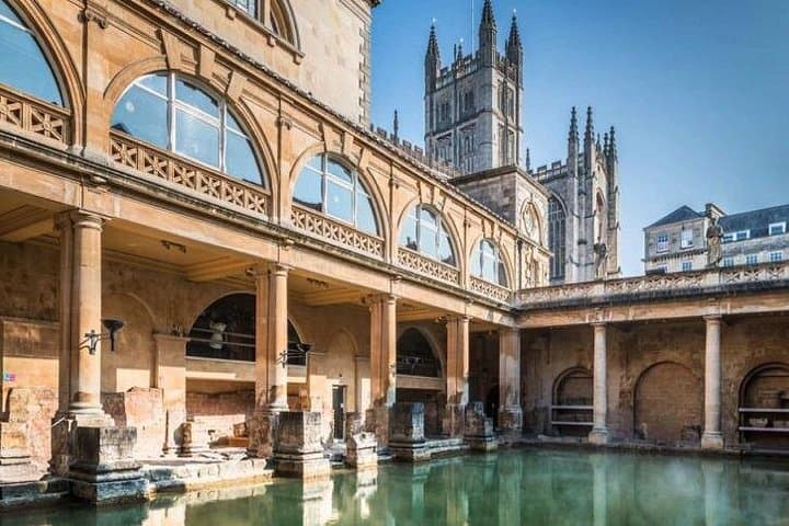 Windsor Castle, Stonehenge, and Bath from London Private Vehicle Service