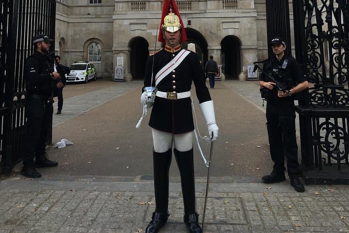 Private Walking Tour of Royal London with Changing of the Guard