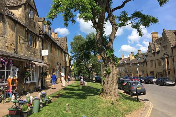 Tour to Stratford & The Cotswolds from Cambridge by Roots Travel