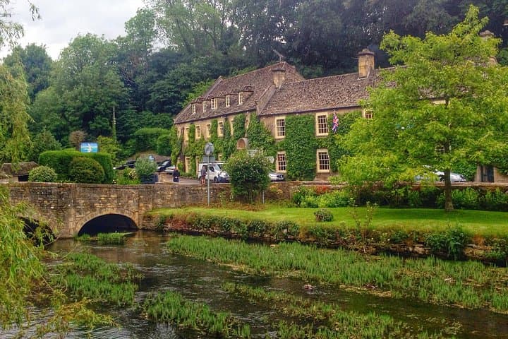 Tour to Stratford & The Cotswolds from Cambridge by Roots Travel
