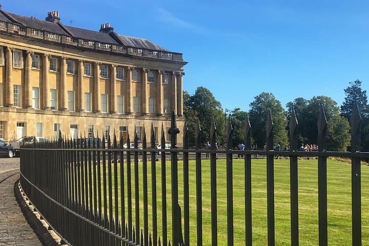 Guided tour to Bath & Stonehenge from Cambridge by Roots Travel.