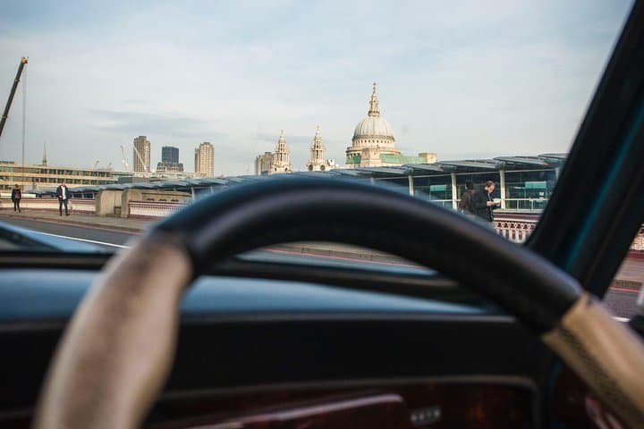 Private Tour of London's Landmarks in a Classic Car