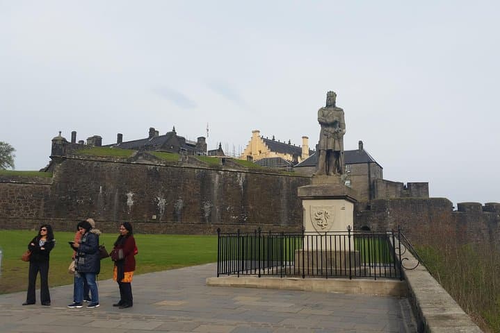 Mumbai ladies visiting Robert The Bruce at Stirling Castle
