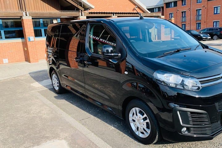 Edinburgh Highlights Two hour Private luxury Driving Tour