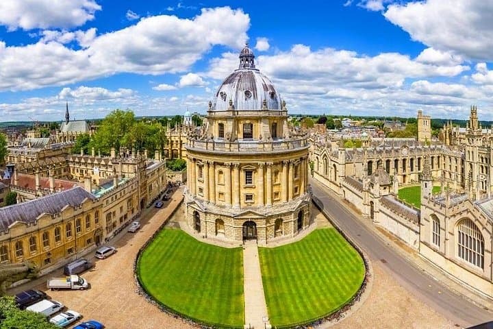 Discover Oxford and Cambridge with Guide from London by Coach