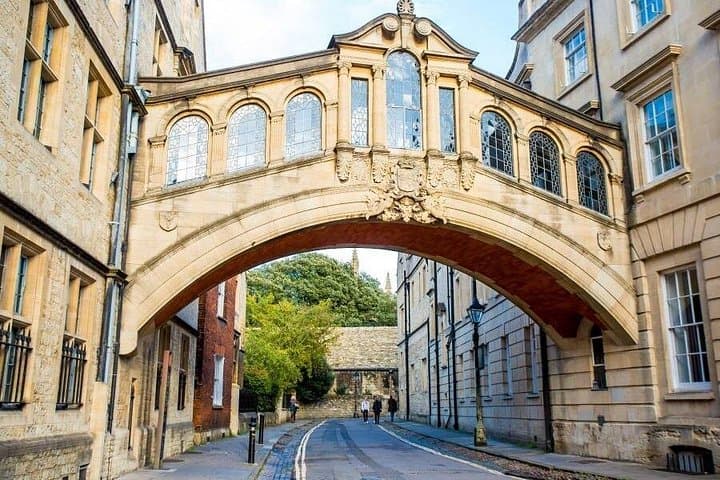 Discover Oxford and Cambridge with Guide from London by Coach