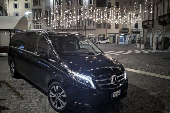 Birmingham Airport (BHX) to Towcester - Arrival Private Transfer