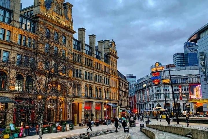 Departure Transfer: Manchester to Airport MAN by Business Car