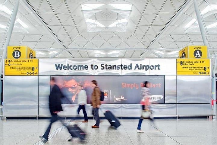transportation from stansted airport transfer by wazup.com private taxi transfer secure affordable cheap service
