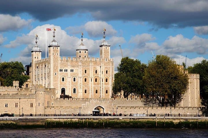 Self-Guided Audio Tour Medieval London: Legends, ghosts and fire