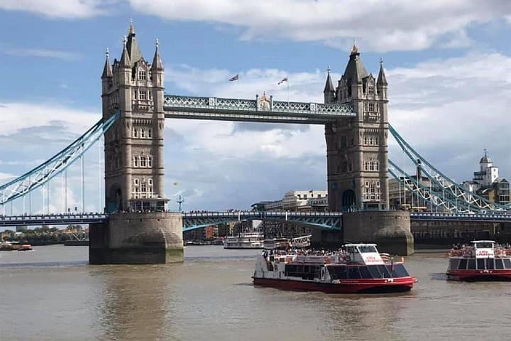 Mamma Mia! Best of London Sightseeing Walking Tour for Kids and Families