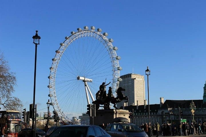 Mamma Mia! Best of London Sightseeing Walking Tour for Kids and Families