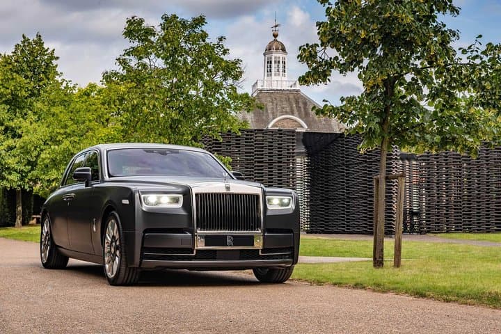 Private Arrival Transfer in a Luxury Rolls Royce from Heathrow Airport to Central London