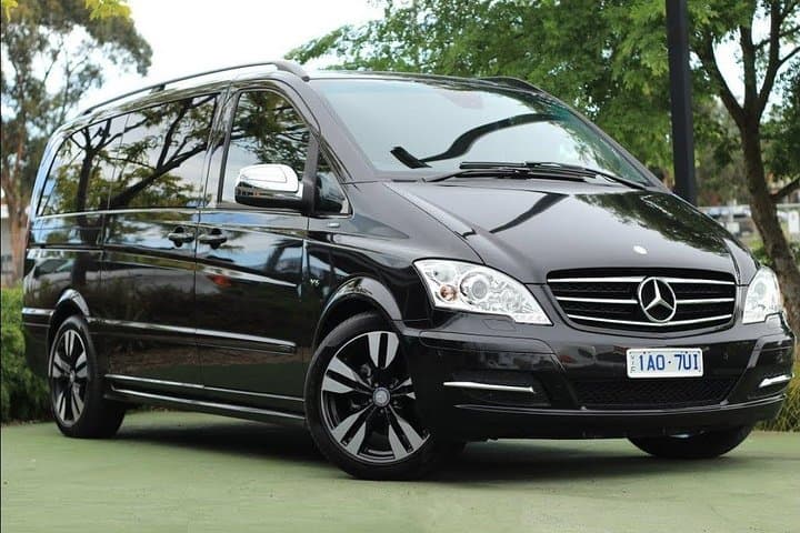 Private Chauffeured Minivan Tour to Bath from London with a Licensed Guide