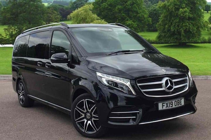 Private Chauffeured Minivan Tour to Windsor from London with a Licensed Guide