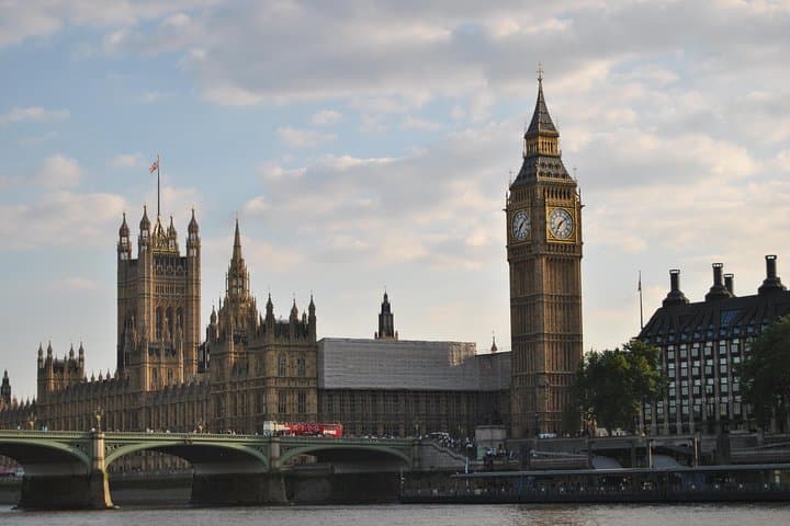 3 hours private walking tour of London