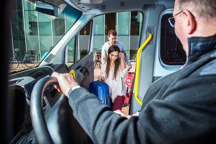 London Luton Airport Arrival Transfer (Airport to London Hotel)
