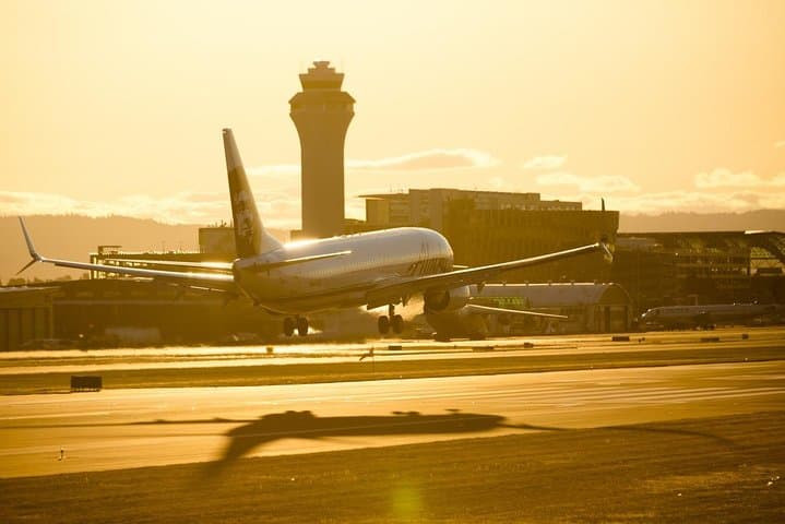 Private East Midlands Arrival Transfer - Airport to Hotel / Accommodation
