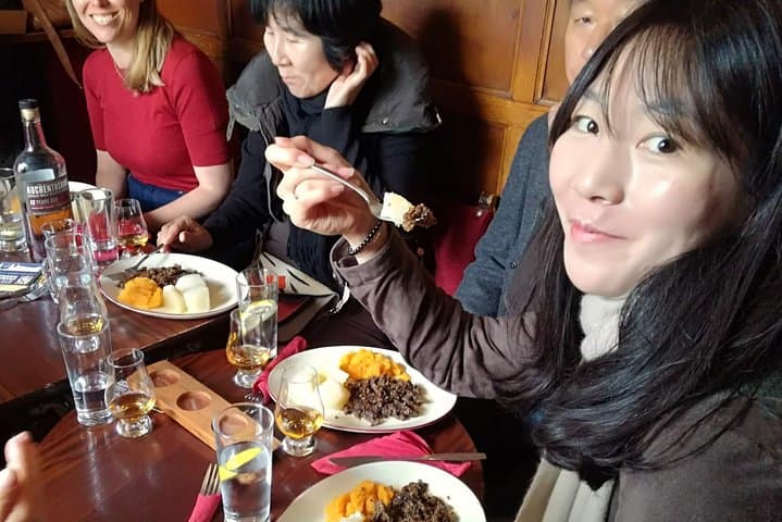 Edinburgh Like a Local: New Town & Stockbridge Food Tour