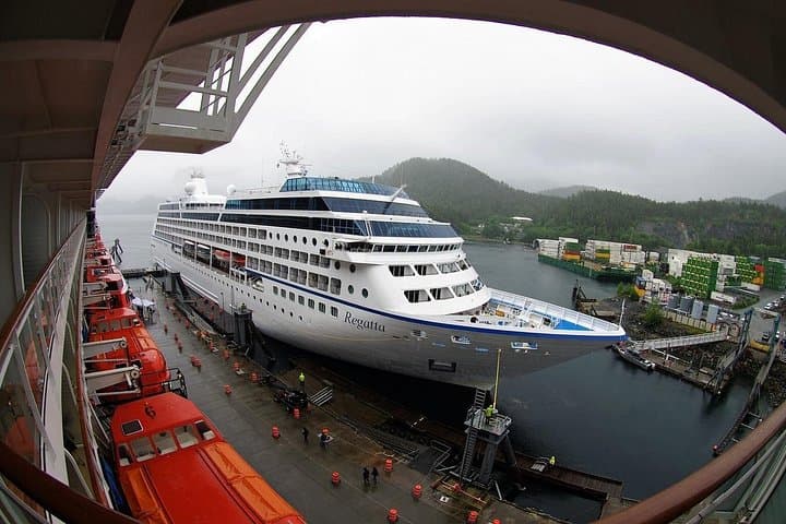 Private Southampton Arrival Transfer - Airport to Cruise Port