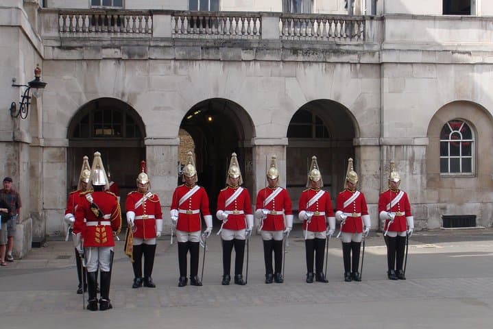 Full Day Traditional Private London Tour with Car/SUV/Van/Bus