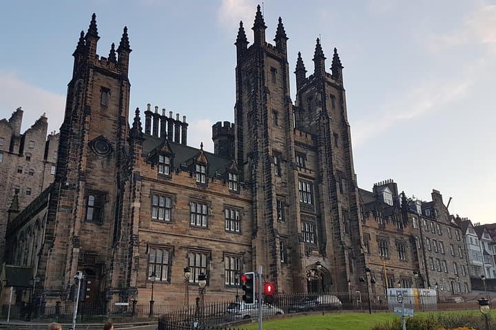 Semi-Private Edinburgh City Walking Tour with a Local Expert Guide
