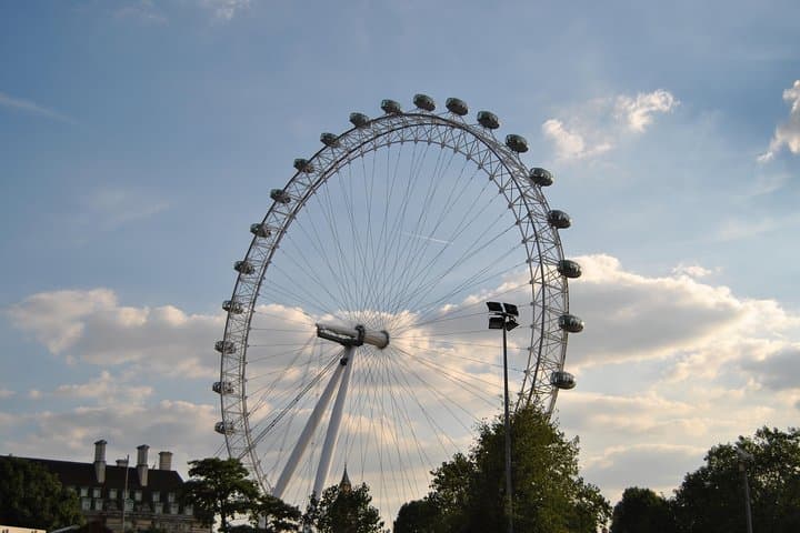 3 hours private walking tour of London