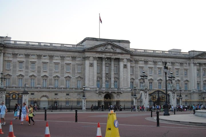 3 hours private walking tour of London