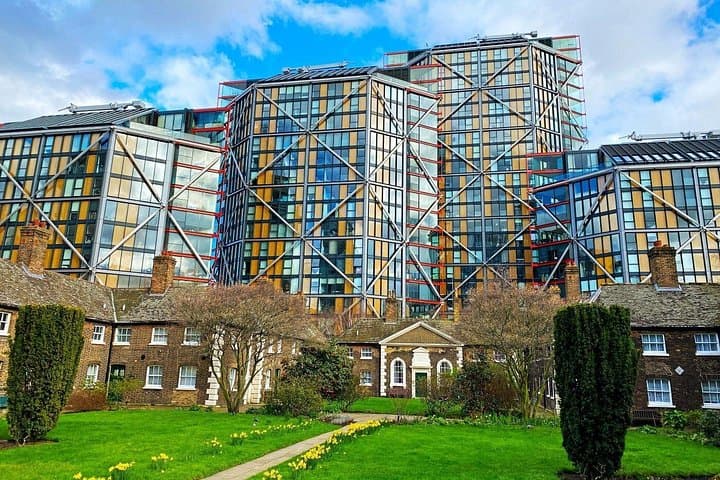 Fun Discovery Walk in London's South Bank: Secrets and Riverside Riddles!