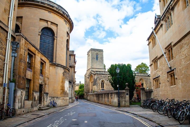 Private Oxford Walking Tour With University Alumni Guide