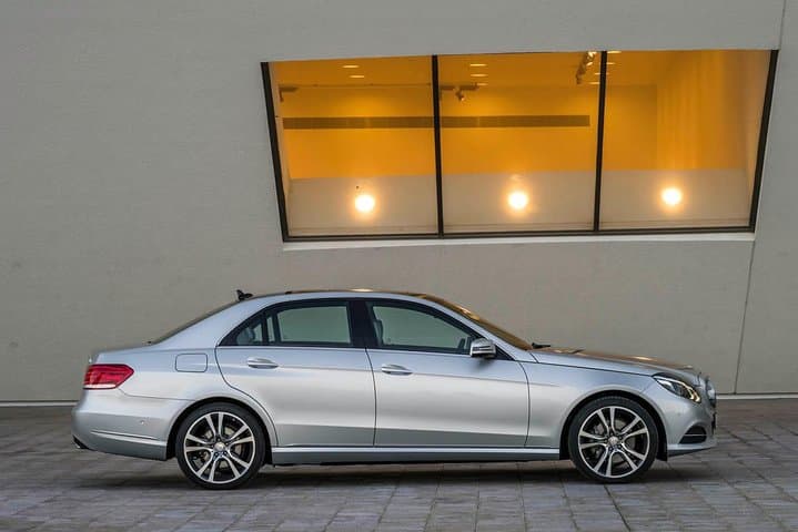 Private ONE WAY transfer from/to airports from/to London
