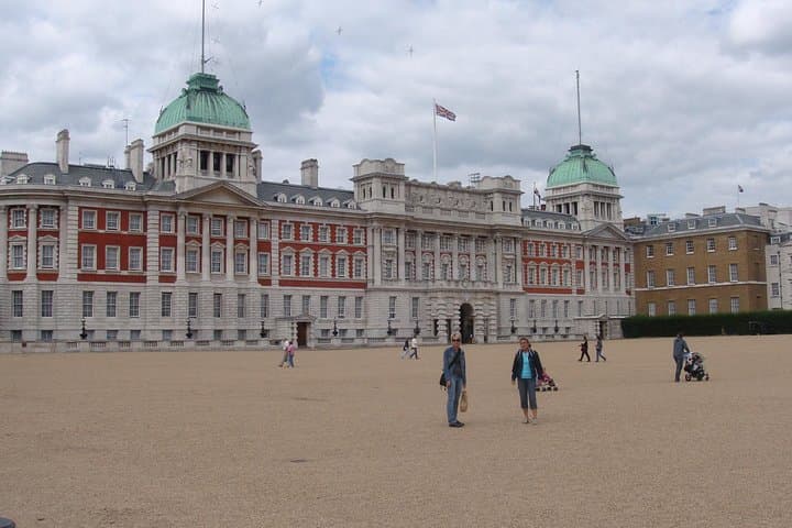 Essential London Full-Day Private Tour by Public Transport