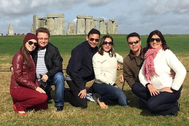 Day Tour to Windsor Castle and Stonehenge By Private Executive Car