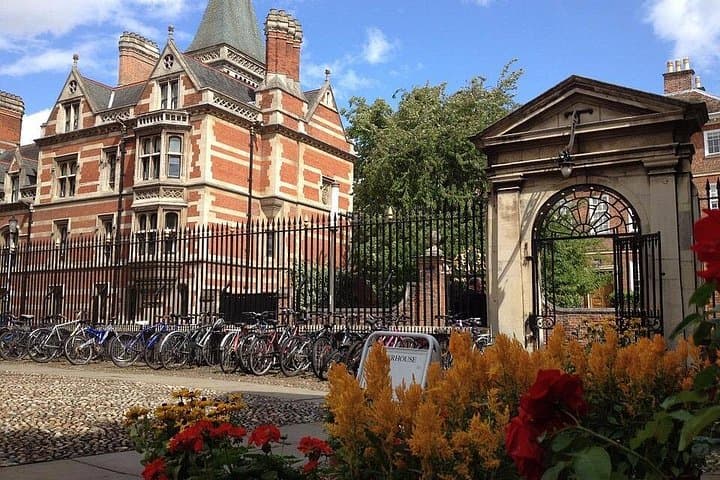 Private full day tour to Oxford and Cambridge from London with Hotel Pick Up