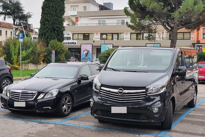 London Heathrow Airport (LHR) to Oxford City - Round-Trip Private Transfer