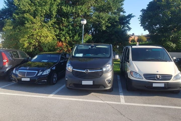London Heathrow Airport (LHR) to Oxford City - Round-Trip Private Transfer