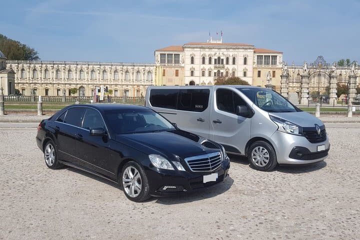 London Heathrow Airport (LHR) to Oxford City - Round-Trip Private Transfer