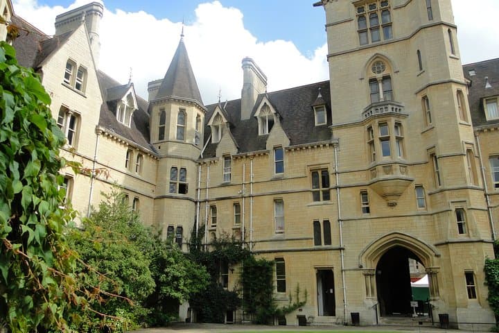 Oxford City Full-Day Private Tour from London