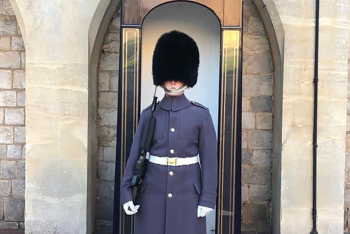 Half Day Tour to Windsor castle By Private Executive Car
