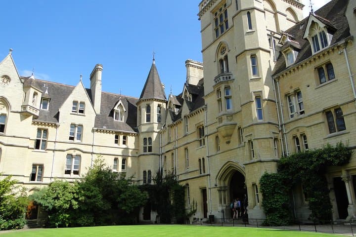 Oxford City Full-Day Private Tour from London