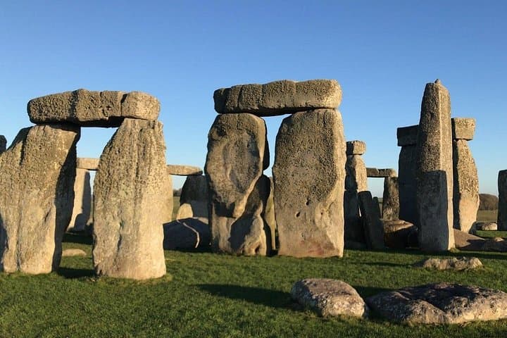 Full-Day Private Tour to Salisbury, Stonehenge and Woodhenge