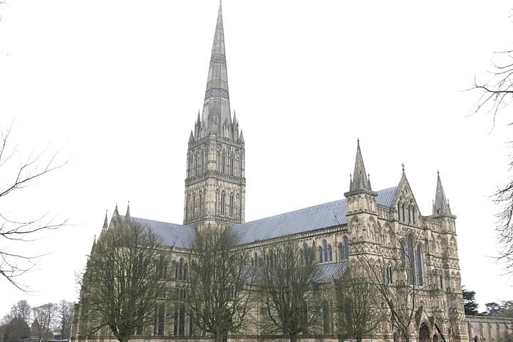 Full-Day Private Tour to Salisbury, Stonehenge and Woodhenge