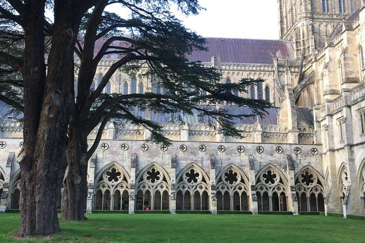 Full-Day Private Tour to Salisbury, Stonehenge and Woodhenge