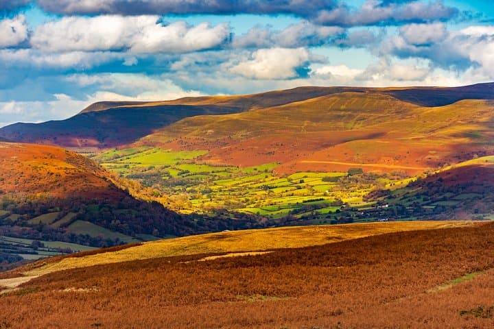 2-Day Private Wales Tour to Cardiff and Aberfan from London