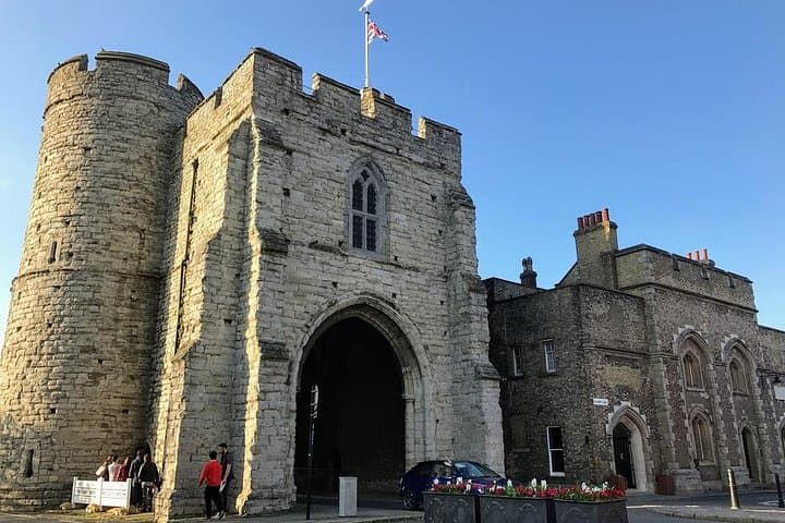 Canterbury Cathedral and Leeds Castle Private Full Day Tour