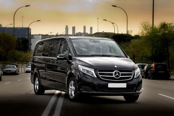 Departure from Central London to Heathrow Airport by Luxury Van