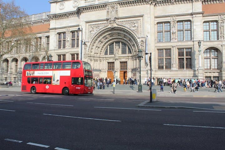 Private One Way or Round Trip Transfer: London or LHR to Newbury