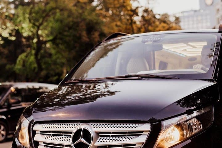 Fat Taxi - Private London Heathrow Airport (LHR) Transfer to W1